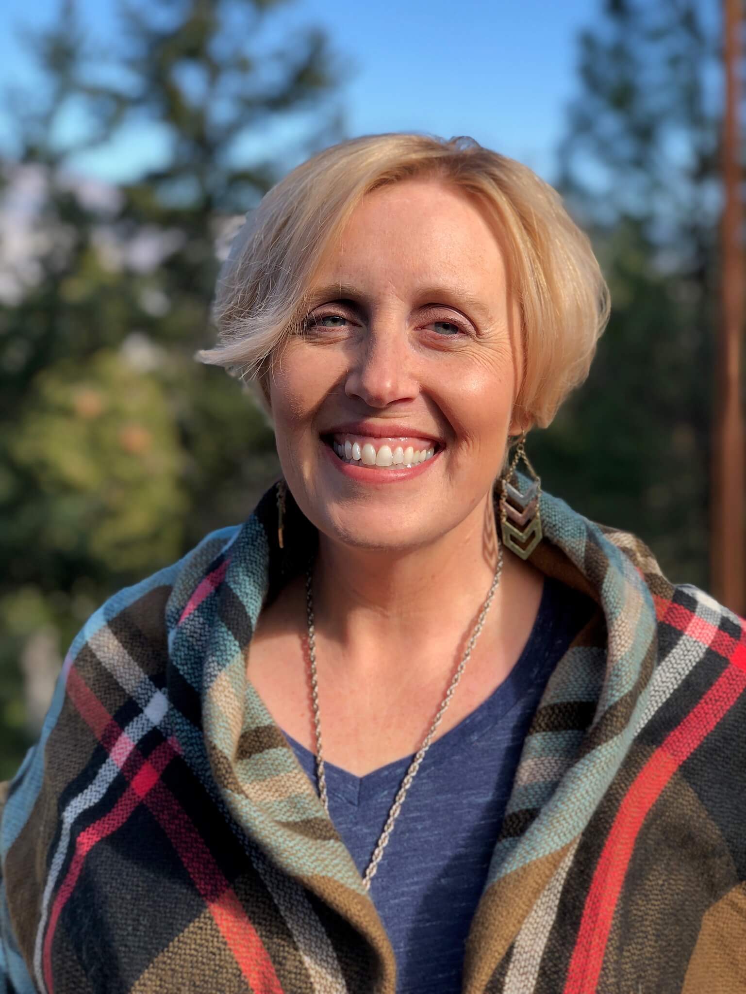 Mystery author Ellie Alexander writes the popular Bakeshop Mystery series